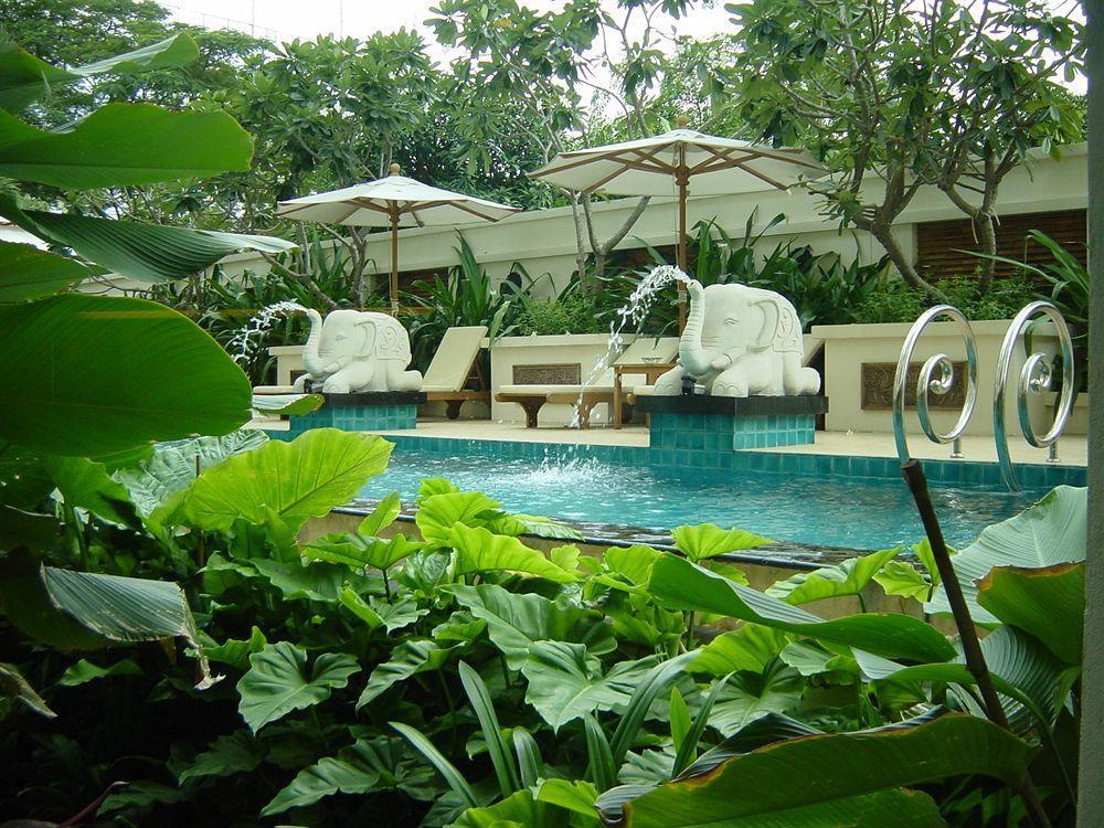 Gardengrove Suites Bangkok Exterior foto