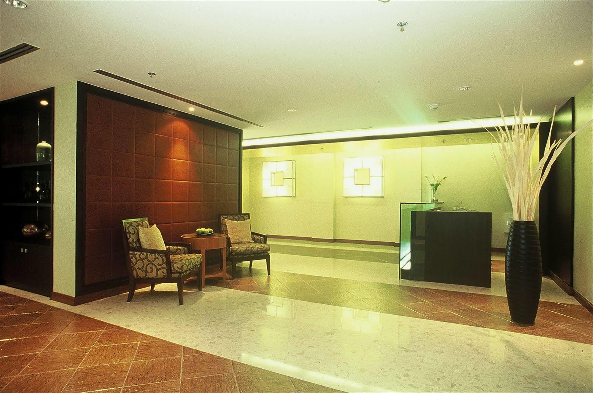 Gardengrove Suites Bangkok Exterior foto