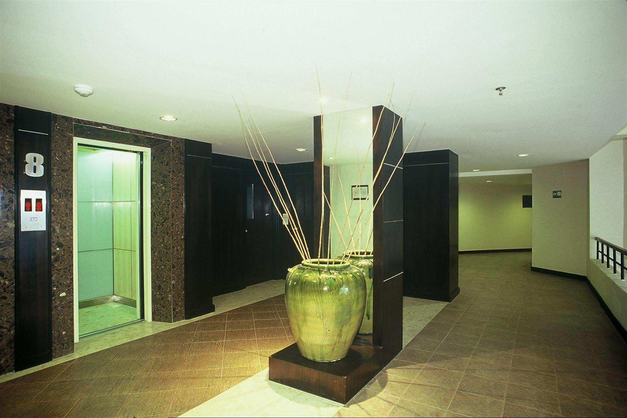 Gardengrove Suites Bangkok Exterior foto